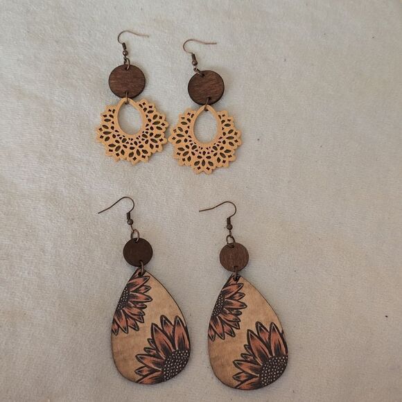 Wooden earrings 2 pair - Picture 1 of 10